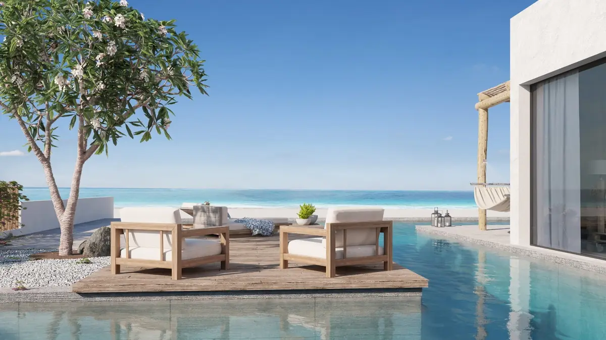 Masyaf Ras Al-Hekma – Holzdeck-Lounge im Pool mit Blick auf das Meer