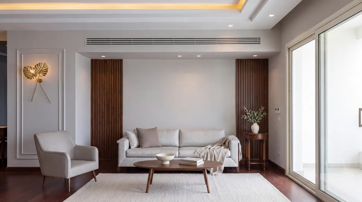 Prof. Dr. M.H. & Prof. Dr. Y.K.'s Villa – غرفة معيشة بألواح شرائح من خشب الجوز وأريكة فاتحة وأبواب منزلقة بارتفاع كامل